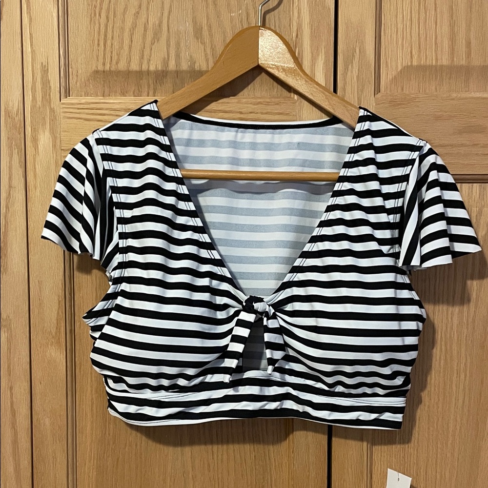 Meet.Curve Chic Striped Women's Swim Crop Top Ruffle Sleeves